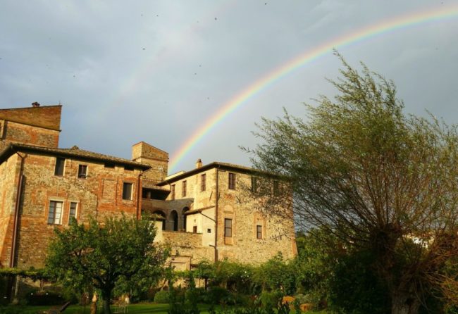 Agriturismo Abbazia Sette Frati con arcobaleno