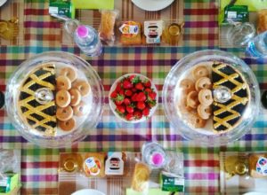 colazione abbazia sette frati nel salone delle colazioni dell'agriturismo